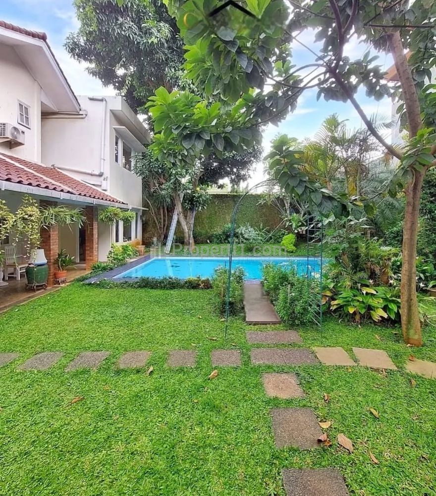 Jual Cepat Nego Rumah SHM Townhouse Luas 1018 m2 Bangunan 650 m2 Ada Kolam Renang Margasatwa, Cilandak, Dekat Simatupang, Jakarta Selatan