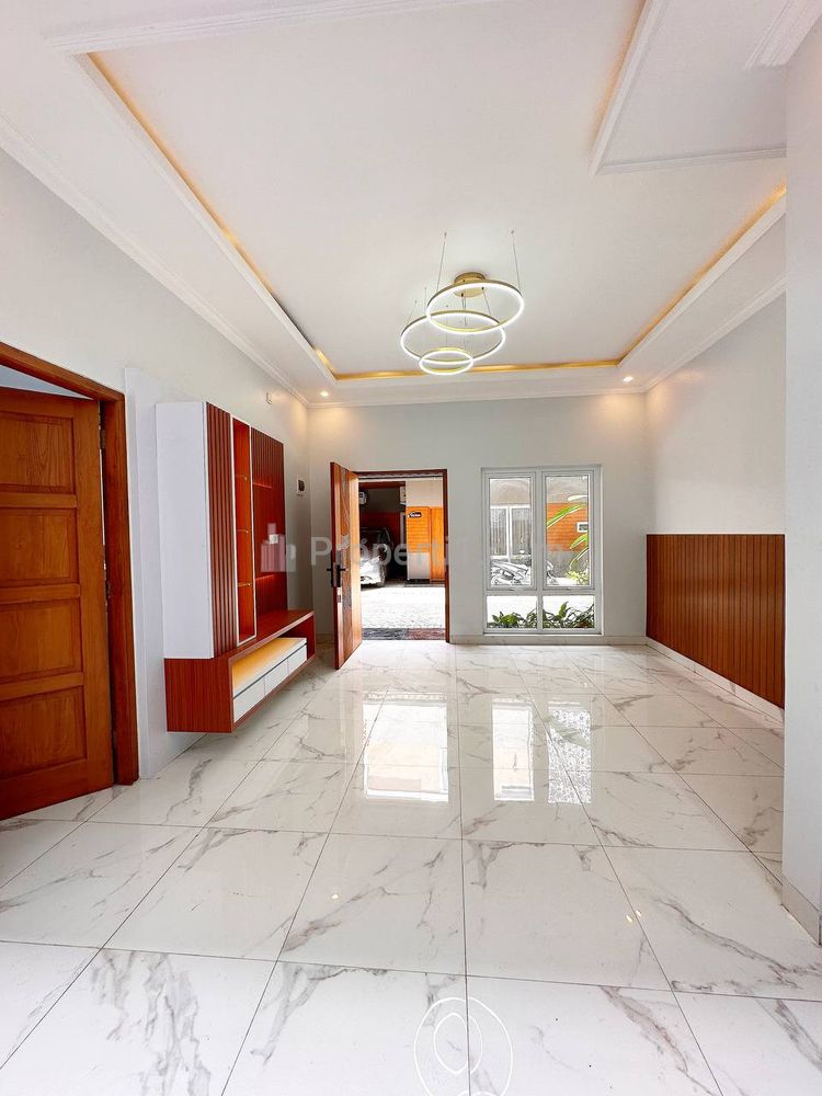 Jual Rumah Bonus Rooftop Strategis di Area Jagakarsa, Jakarta Selatan