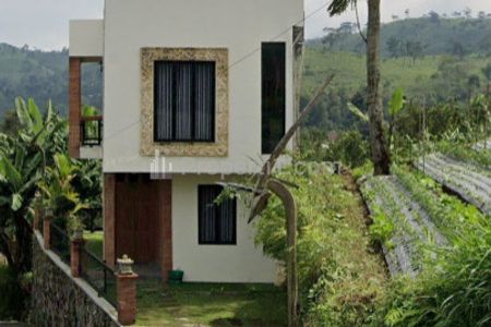 Dijual Rumah Villa Mewah 2 Lantai Kemuning, Karanganyar