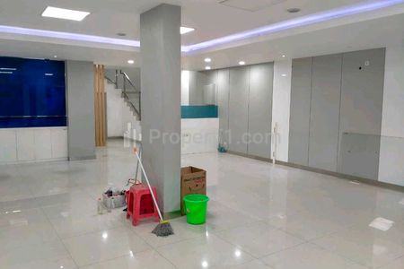 Dijual dan Sewa Ruko 3,5 Lantai di Raya Jermursari, Surabaya