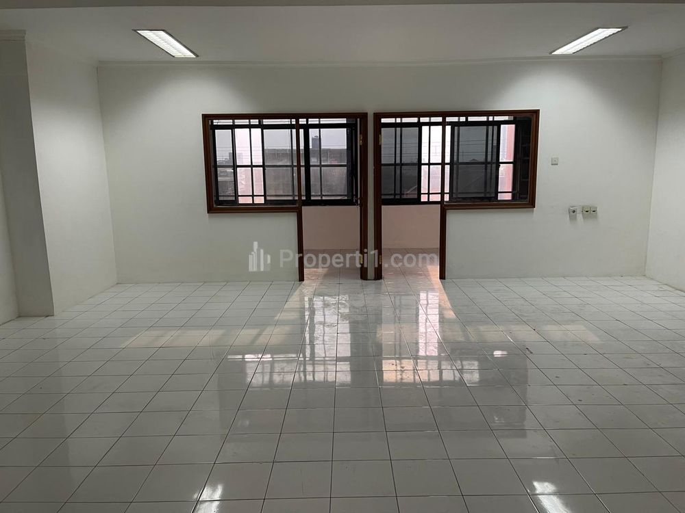 Disewakan Ruko Gandeng Luas Jl. Panglima Polim, Melawai, Kebayoran Baru, Jakarta Selatan