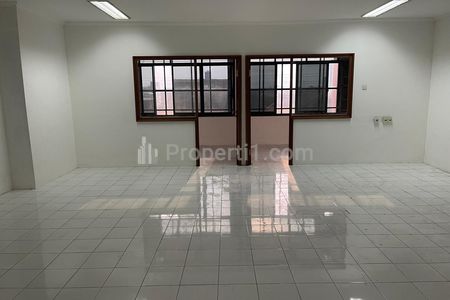 Disewakan Ruko Gandeng Luas Jl. Panglima Polim, Melawai, Kebayoran Baru, Jakarta Selatan
