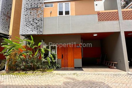 Jual Rumah Bonus Rooftop Strategis di Area Jagakarsa, Jakarta Selatan