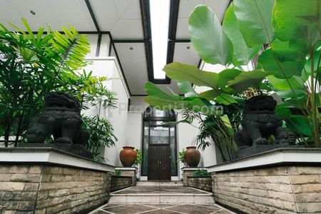 Sewa Rumah Townhouse Eksklusif Mewah Ada Kolam Renang di Lebak Bulus, Dekat RS Mayapada, Simatupang, Cilandak, Jakarta Selatan