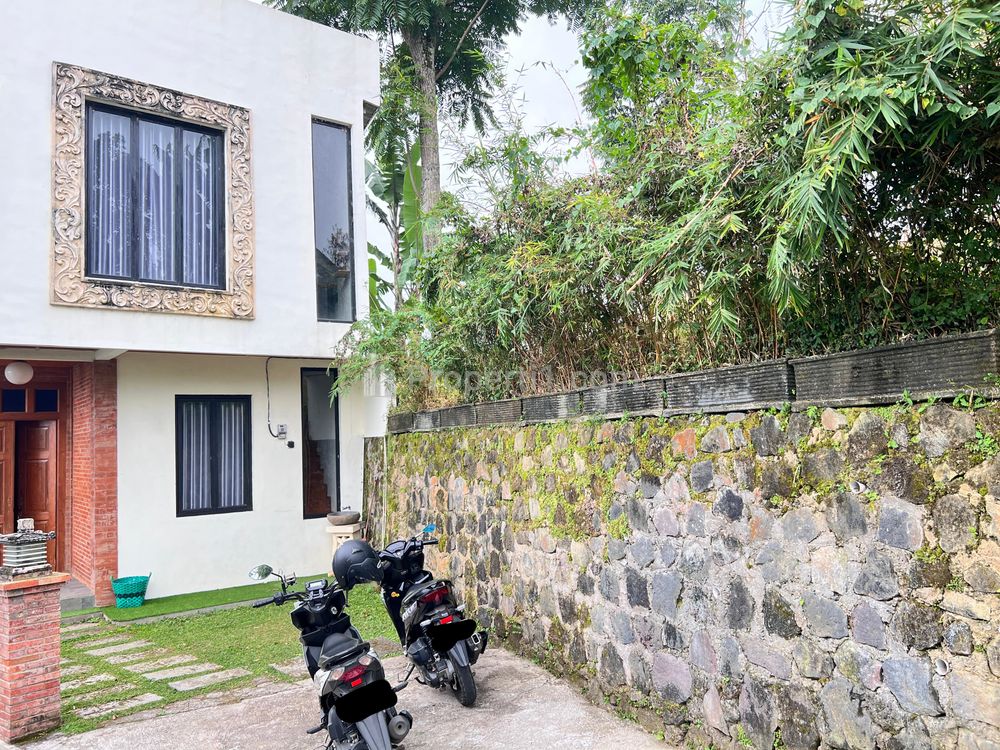 Dijual Rumah Villa Mewah 2 Lantai Kemuning, Karanganyar