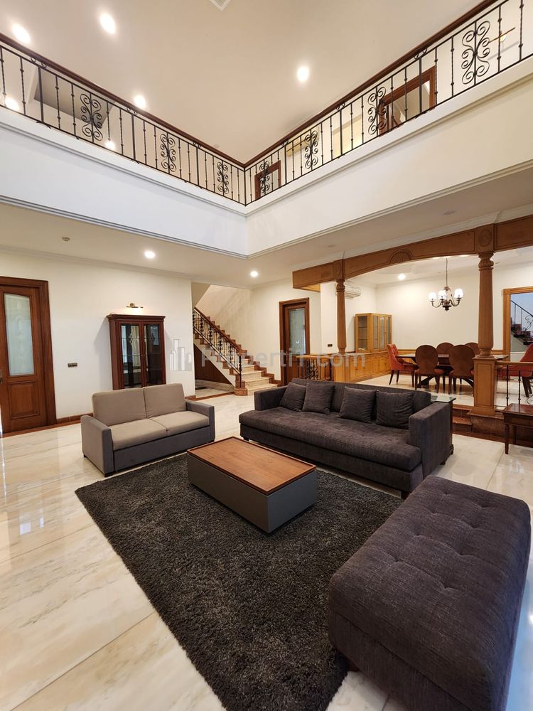 Jual Rumah di Pondok Indah Jakarta Selatan Ada Kolam Renang - 4 Kamar Tidur SHM