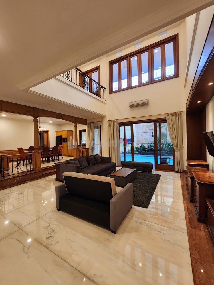 Jual Rumah di Pondok Indah Jakarta Selatan Ada Kolam Renang - 4 Kamar Tidur SHM