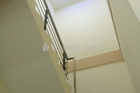 Dijual Rumah 2 Lantai di Jalan Sidosermo, Surabaya