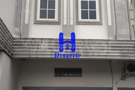Dijual Rumah 2,5 Tingkat di Komplek The Venetian Jalan Durung - Medan