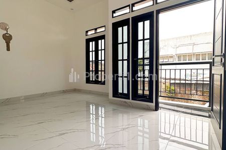 Dipasarkan Rumah 2 Lantai Plus Rooftop di Condet Jakarta Timur, Dekat Pasar Kramatjati, PGC, TB. Simatupang, Toll Cawang