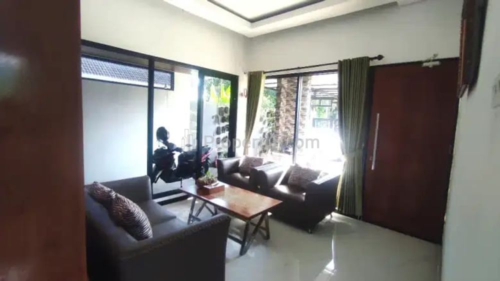 Dijual Rumah Baru Modern Kolam Renang Tanah Luas di Maguwoharjo Yogyakarta