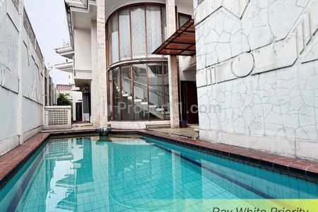 Dijual Rumah Semi Furnish Dalam Town House di Kebayoran Lama, Jakarta Selatan
