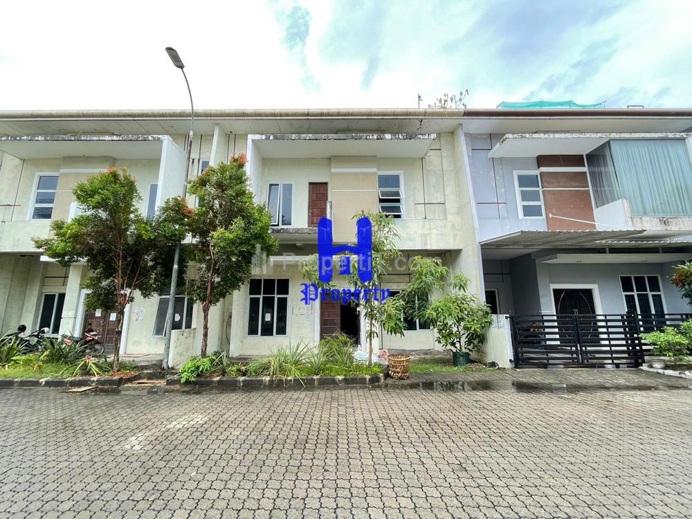 Jual Rumah 2,5 Tingkat di Komplek Graha Metropolitan Cluster Sophie Suite Jalan Golf View 1, Medan