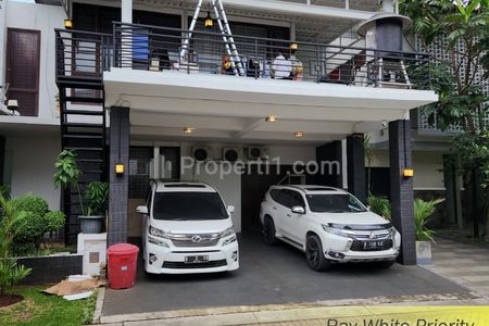 Dijual Rumah Cantik Semi Furnish di Discovery Bintaro Jaya Sektor 9, Tangerang Selatan