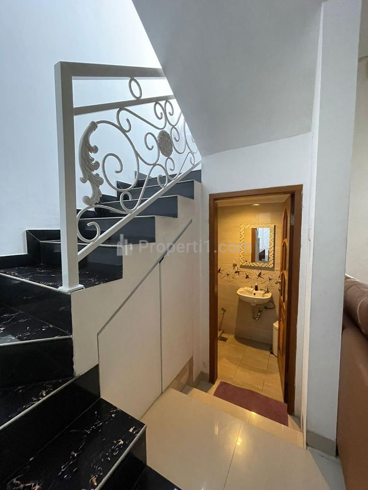 Dijual Rumah Semi Modern Full Furnish Daerah Kebagusan, Pasar Minggu, Jakarta Selatan