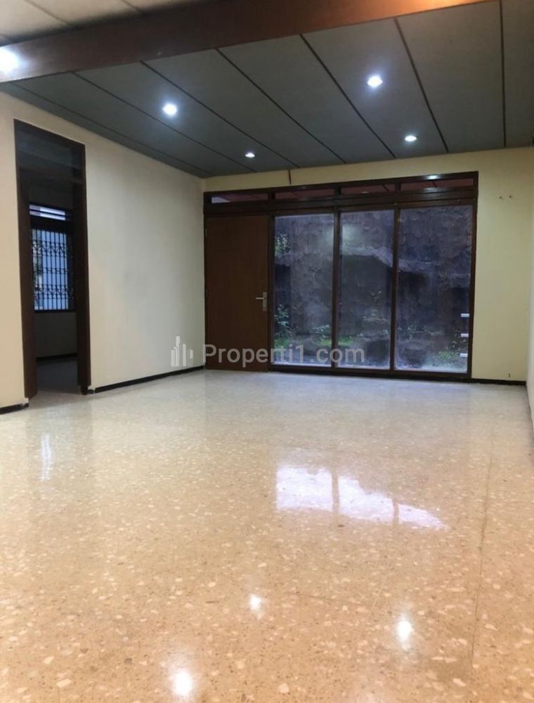 Dijual Rumah Bagus SHM di Setrasari Bandung