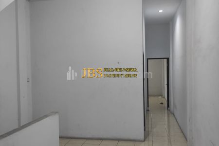 DIJUAL CEPAT!! Ruko 3 Tingkat di Komplek MMTC Jalan Williem Iskandar/Pancing, Medan