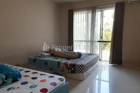 Dijual Rumah Mewah di Komplek Royal Residence, Surabaya