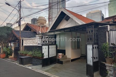 Sewa Rumah Siap Huni Murah di Bendungan Hilir, 7 BR Bisa Buat Kantor, Akses Satu Mobil, Dekat Sudirman, Tanah Abang, Jakarta Pusat