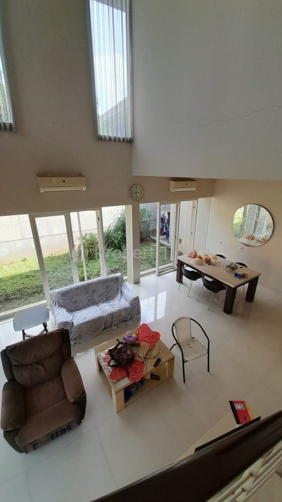 Dijual Rumah Mewah di Komplek Royal Residence, Surabaya