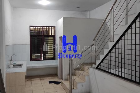 JUAL CEPAT!! Ruko 3 Tingkat di Komplek MMTC Jalan Williem Iskandar/Pancing - Medan