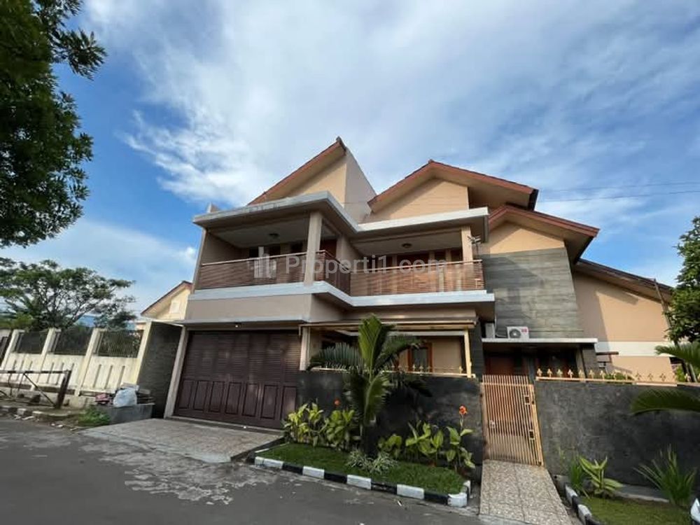 Dijual Rumah Mewah 2 Lantai di Perumahan Setra Dago, Antapani, Bandung