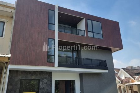 Dijual Rumah Hook 3 Lantai di Cluster Sutera Flamboyan, Alam Sutera, Tangerang Selatan