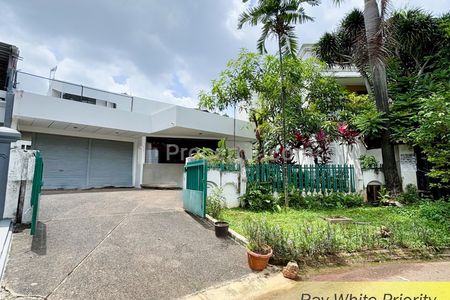 Dijual Rumah Asri Siap Huni dengan Halaman yang Luas Dekat Sekolah Duta Pondok Indah, Jakarta Selatan