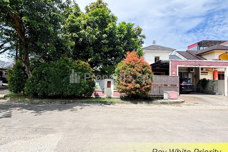 Dijual Rumah Asri Halaman Luas di Vila Melati Mas BSD, Tangerang Selatan