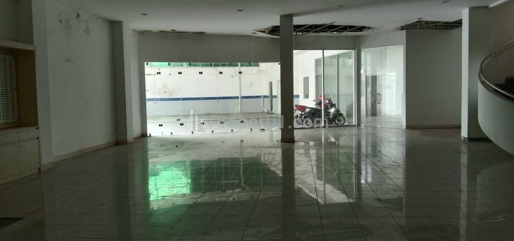 Disewakan Gudang + Tempat Usaha Luas 590 m2 di Raya Mayjend Sungkono, Surabaya