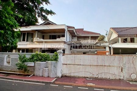 Dijual Rumah Lama Komplek Butuh Renovasi di Cempaka Putih Tengah, Jakarta Pusat
