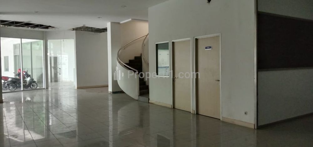 Disewakan Gudang + Tempat Usaha Luas 590 m2 di Raya Mayjend Sungkono, Surabaya