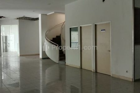Disewakan Gudang + Tempat Usaha Luas 590 m2 di Raya Mayjend Sungkono, Surabaya