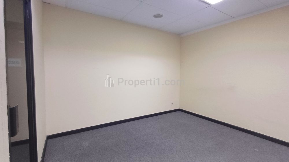 Disewakan Ruang Kantor 32m² di Pusat Kota Surabaya dengan Harga Bersaing!