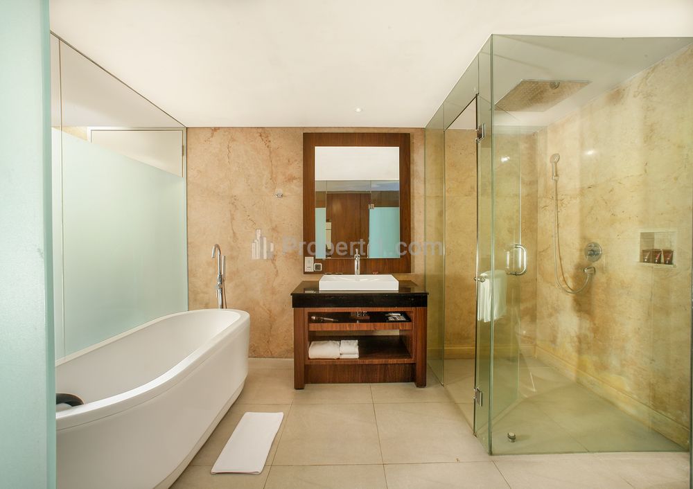 Dijual Hotel 4 Lantai Aktif di Seminyak, Bali
