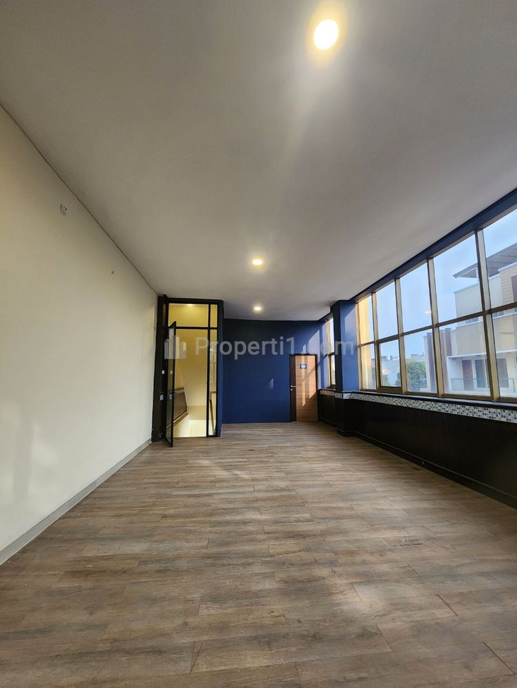 Disewakan Ruko Siap Huni Cocok Buat Resto dan Office Hoek di Cengkareng, Jakarta Barat