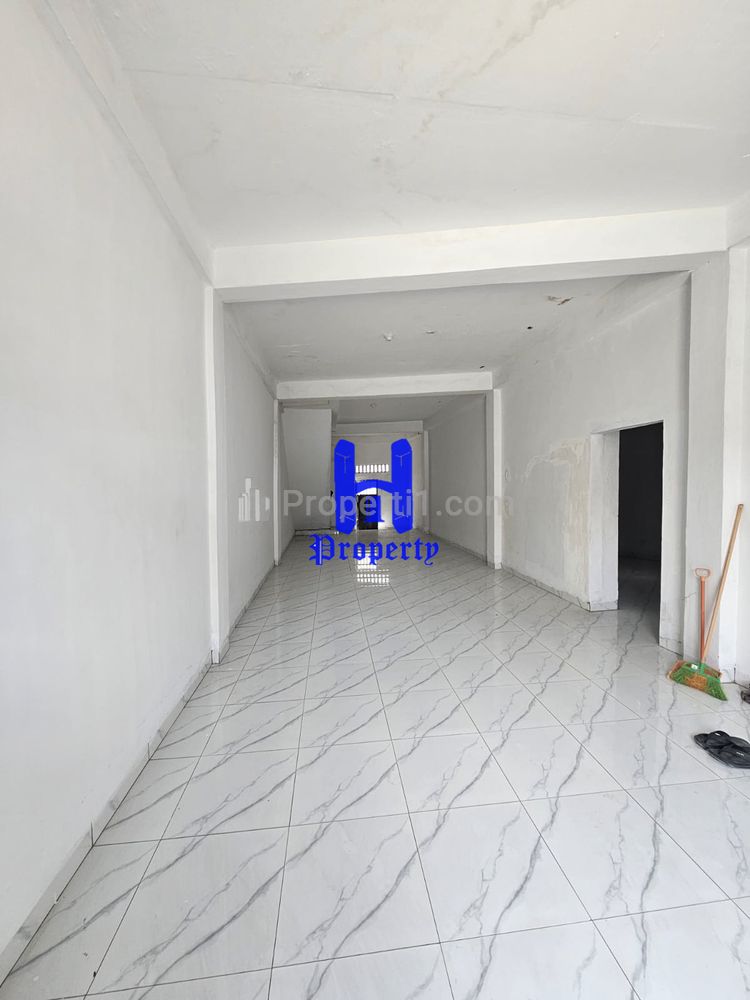 Dijual Rumah 2,5 Tingkat di Daerah Brayan Jalan KL. Yos Sudarso Lorong 18a - Medan