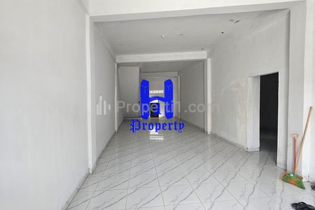Dijual Rumah 2,5 Tingkat di Daerah Brayan Jalan KL. Yos Sudarso Lorong 18a - Medan