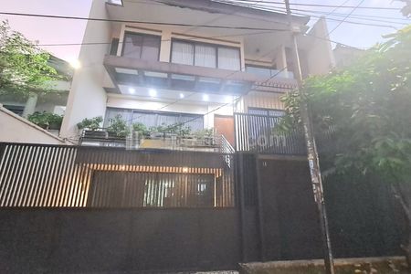 Sewa Murah Rumah 3 Lantai Siap Huni di Pondok Indah, Kebayoran Lama, Jakarta Selatan