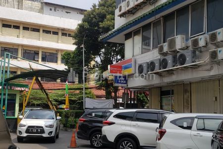 Turun Harga, Dijual Cepat Rukan Gandeng Tiga di Wijaya Grand Center, Jl. Dharmawangsa 3, Kel. Pulo, Kec. Kebayoran Baru, Jakarta Selatan