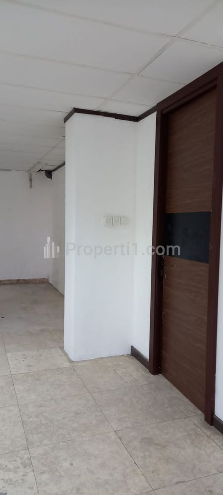Turun Harga, Dijual Cepat Rukan Gandeng Tiga di Wijaya Grand Center, Jl. Dharmawangsa 3, Kel. Pulo, Kec. Kebayoran Baru, Jakarta Selatan