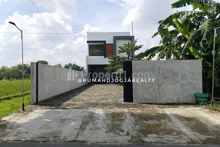 Dijual Rumah Mewah Modern 2 Lantai Kolam Renang Tanah Luas di Jl. Godean Km 6,5 Yogyakarta