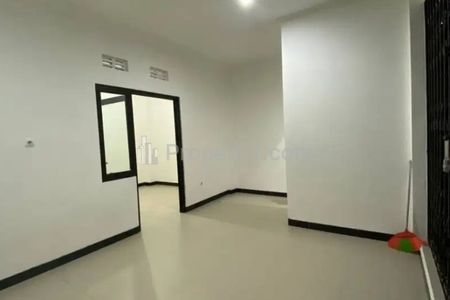 Disewakan Rumah Semi Toko Strategis Pasar Baru Andir Bandung