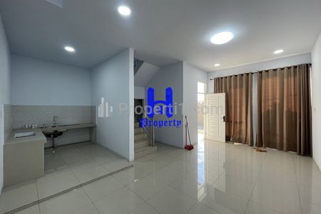 Rumah 2,5 Tingkat Dijual di Komplek Mutiara Point Medan Jalan Meteorologi VI