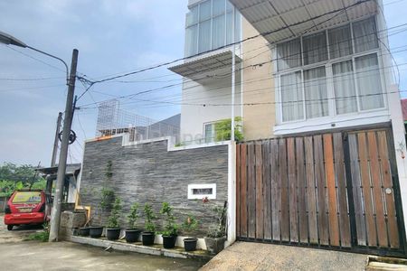 Jual Rumah di Taman Kencana Cengkareng Jakarta Barat LT 200 LB 500 Siap Huni HARGA BEST DEAL