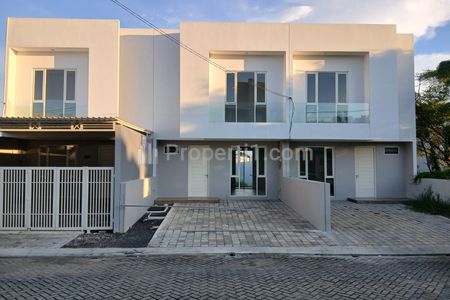 Disewakan Cepat Rumah Baru Modern di Graha Green Garden (Area Dian Istana), Surabaya - Siap Huni!