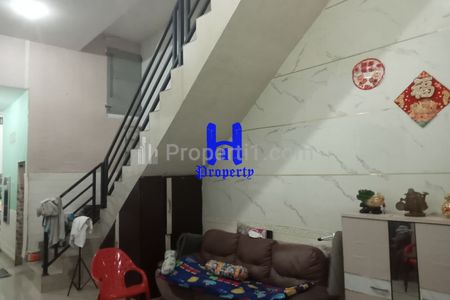 Dijual Ruko Kondisi Siap Huni di Jalan KL. Yos Sudarso (Simp. Titipapan) - Medan
