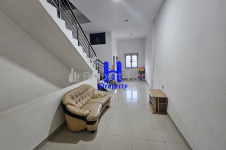 Disewakan Rumah 3 Tingkat di Komplek Krakatau Anggrek Medan Jalan Pembangunan II