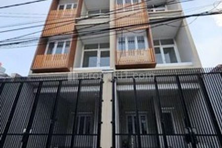 Dijual Rumah di Tomang Jakarta Barat - 3+1BR, 3 Lantai, Luas Tanah 81m2