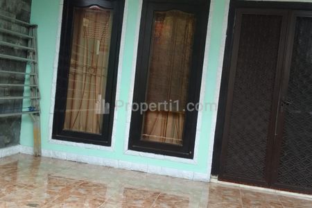Jual Rumah 2,5 Lantai di Perumahan Deltasari Indah, Sidoarjo